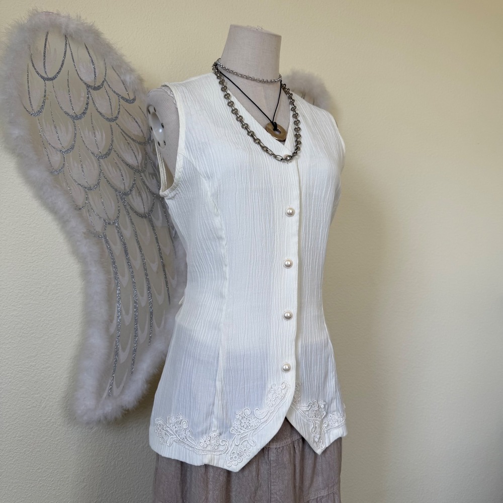 Cottagecore Vintage 90s Cream Textured Lace Button Front Sleeveless‎ Vest Top